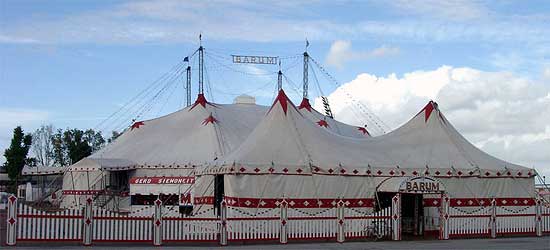 Das große Zelt des Circus Barum